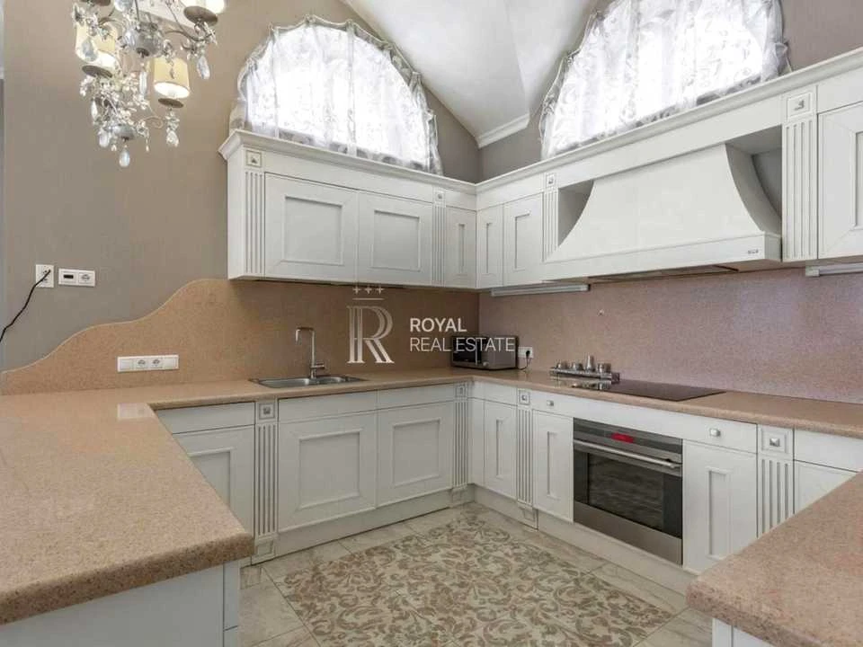 Будинок. Київ, Петра Радченка вул.