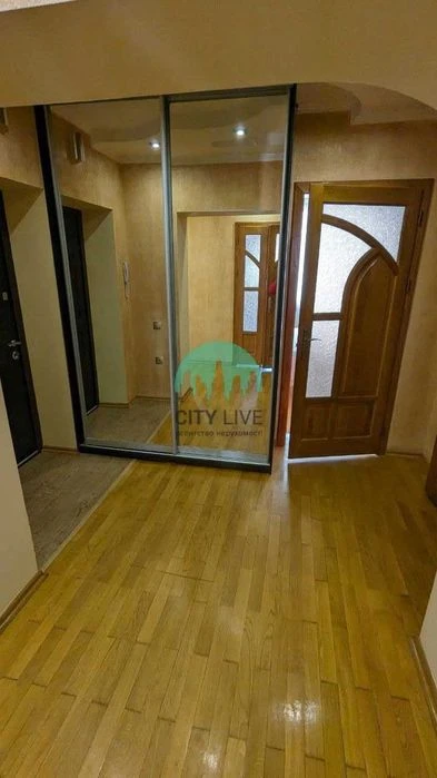 Продаж 2кімнатної квартири з меблями та технікою. 10хв до це