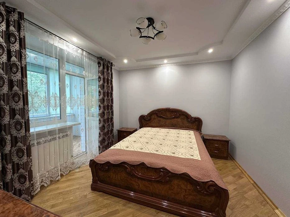Продаж 3 км квартири в спальному районі міста