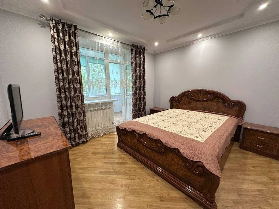 Продаж 3 км квартири в спальному районі міста