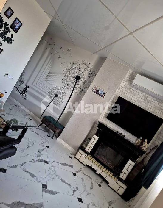 Сучасна 3-кімнатна квартира по вул. Сахарова