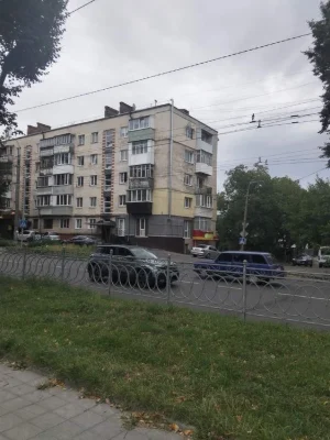 Трикімнатна вул. Степана Бандери