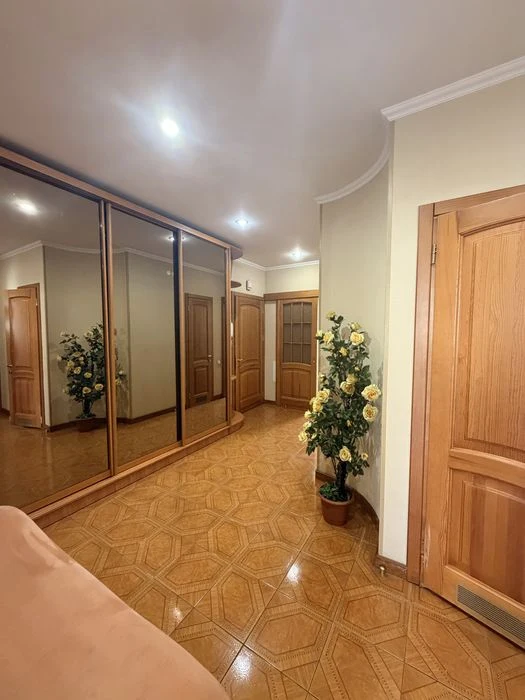 3-кімнатна квартира, 93,6 м² цегляний будинок Робоча єВіднов