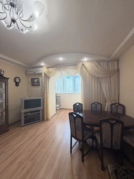 3-кімнатна квартира, 93,6 м² цегляний будинок Робоча єВіднов