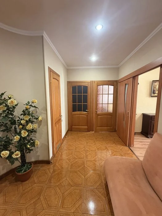 3-кімнатна квартира, 93,6 м² цегляний будинок Робоча єВіднов
