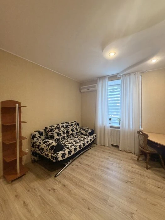 3-кімнатна квартира, 93,6 м² цегляний будинок Робоча єВіднов