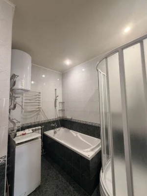 3-кімнатна квартира, 93,6 м² цегляний будинок Робоча єВіднов