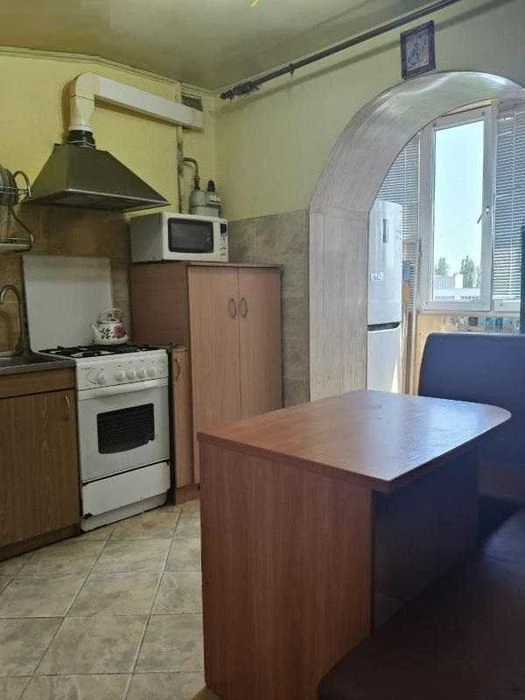Продам 1-кімнатну квартиру на Скворцова. Висотний будинок.