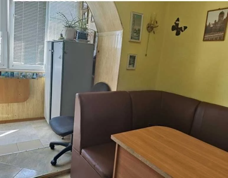 Продам 1-кімнатну квартиру на Скворцова. Висотний будинок.