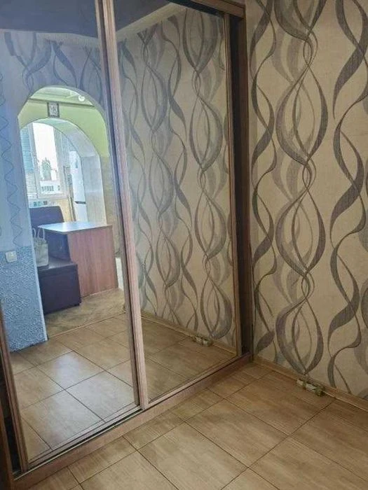 Продам 1-кімнатну квартиру на Скворцова. Висотний будинок.
