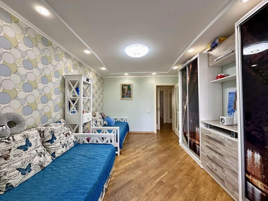 Продам 3-кімнатну квартиру з меблями та технікою
