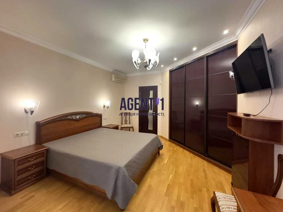 Квартира. Київ, Дмитрівська вул.