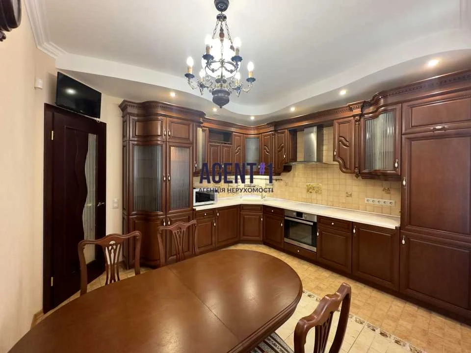 Квартира. Київ, Дмитрівська вул.