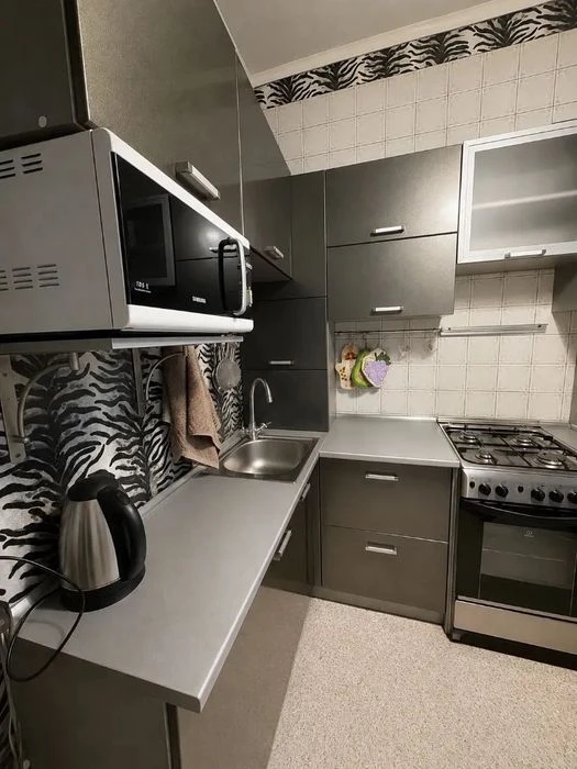 Продам 2к квартиру Александра Поля пр. 14 Низ Поля