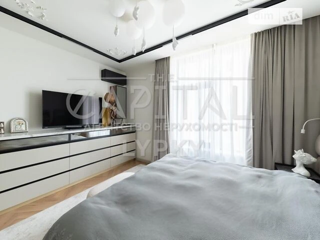Продаж 4к квартири 130 кв. м на вул. Андрія Верхогляда 19А •