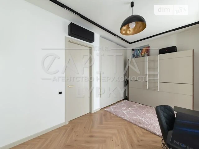 Продаж 4к квартири 130 кв. м на вул. Андрія Верхогляда 19А •