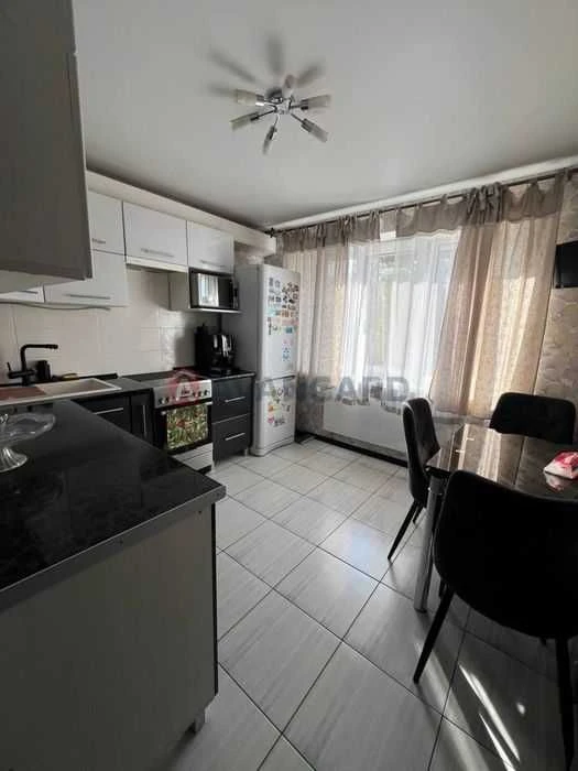 Продам 2к квартиру 49м пр Богдана Хмельницького до Центру 10