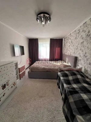 Продам 2к квартиру 49м пр Богдана Хмельницького до Центру 10