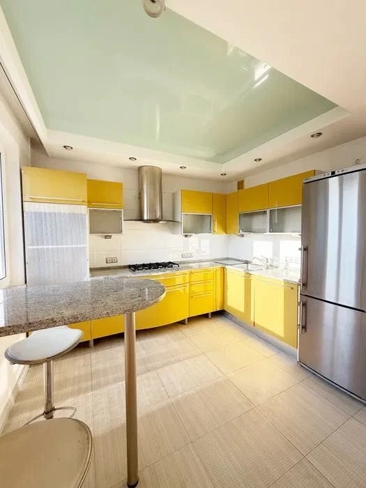 D1M I will sell a 3-room apartment, 78 m2 with modern renovation. C