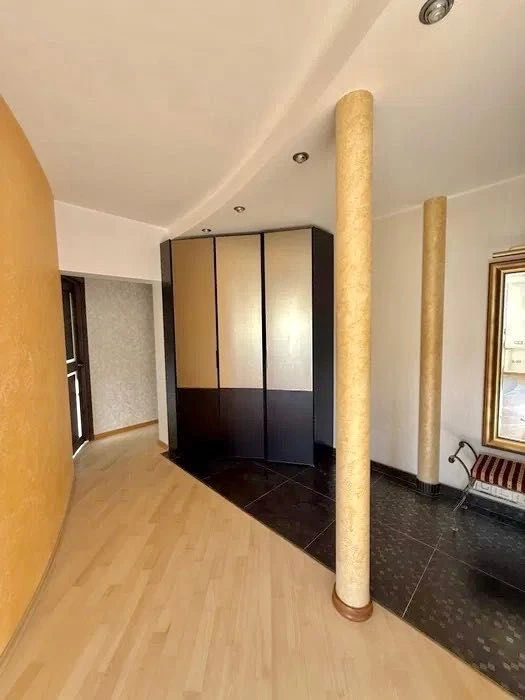 D1M I will sell a 3-room apartment, 78 m2 with modern renovation. C