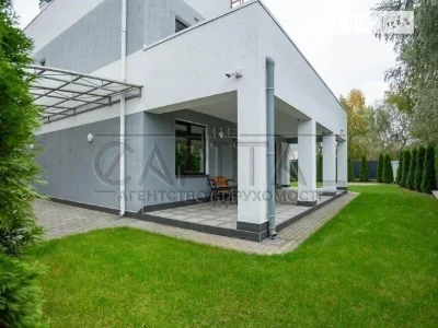 Довгострокова оренда будинку від посередника з верандою на в