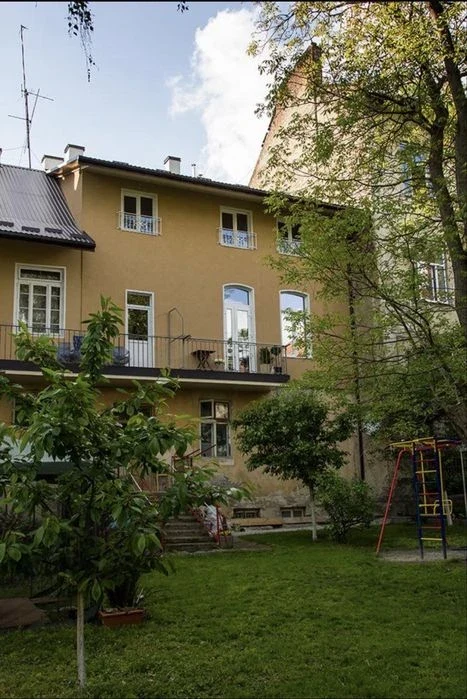 Продаж 3х кімнатноі дворівневоі квартири по вул.Чупринки в б