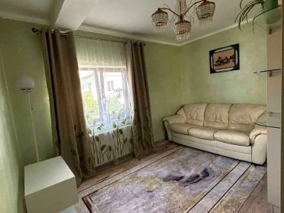 Будинок. Київ, Центральна вул.