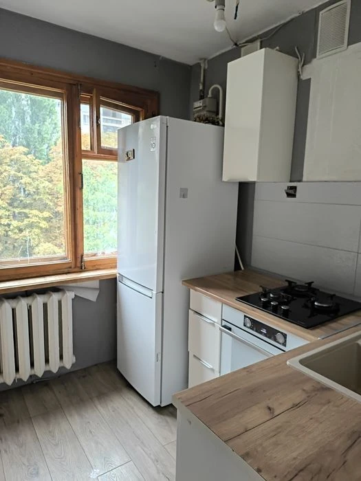 Продам 2 ком квартиру .Срочно
