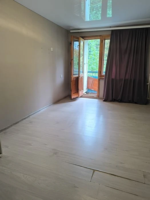 Продам 2 ком квартиру .Срочно