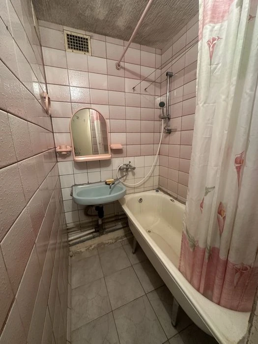 E-Renovation 2-room apartment for sale in Oleksiyivka, Akhsarova St., 20A