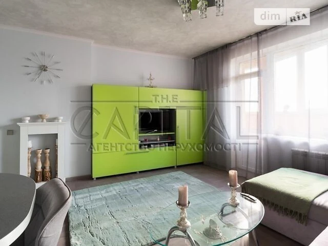 For sale 2-room apartment 58 sq. m on Dniprovska embankment 19 • ID 3467