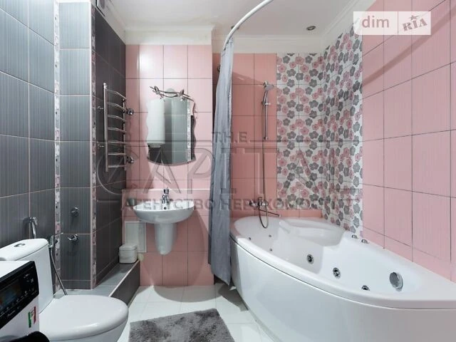 For sale 2-room apartment 58 sq. m on Dniprovska embankment 19 • ID 3467