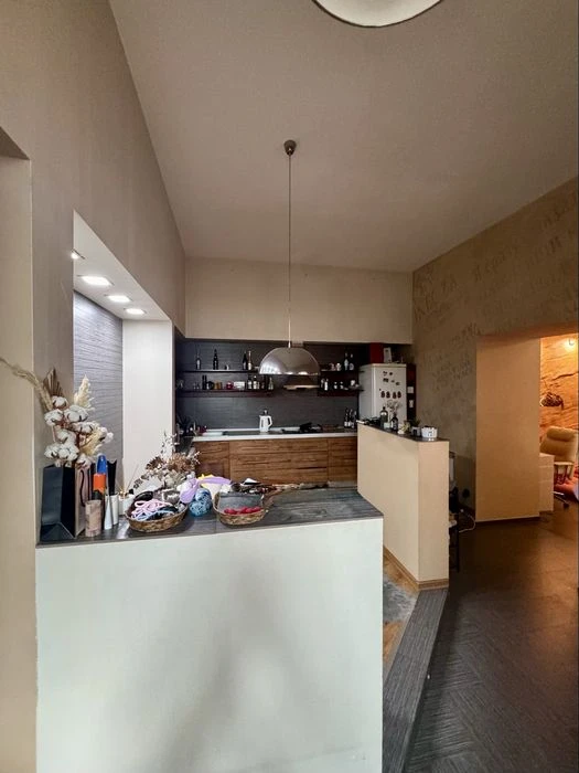 Продам квартиру 140 м2. Дерибасівська. Центр.