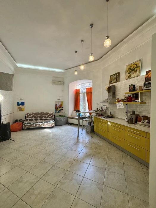 Продам квартиру 140 м2. Дерибасівська. Центр.