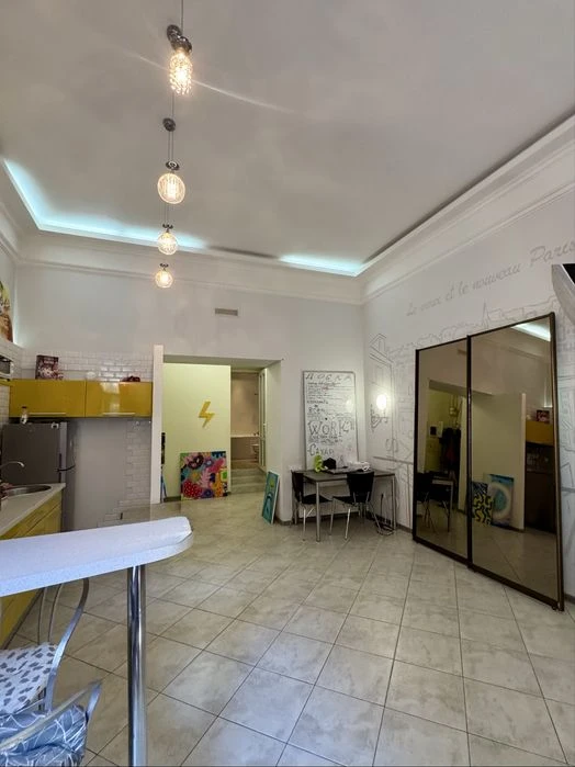Продам квартиру 140 м2. Дерибасівська. Центр.