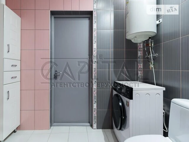 For sale 2-room apartment 58 sq. m on Dniprovska embankment 19 • ID 3467