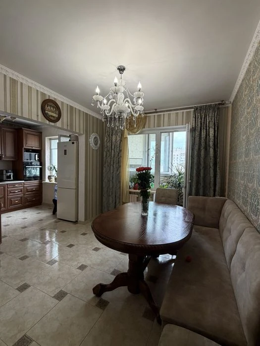 Продам 3хкомн и кухня столовая