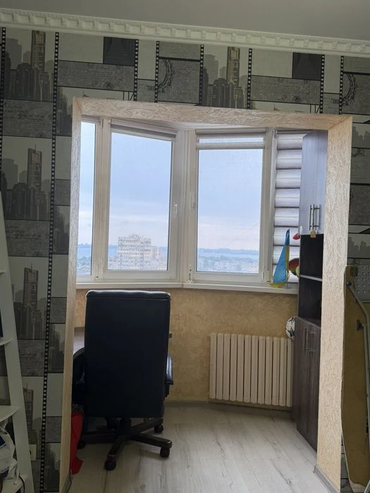 Продам 3хкомн и кухня столовая