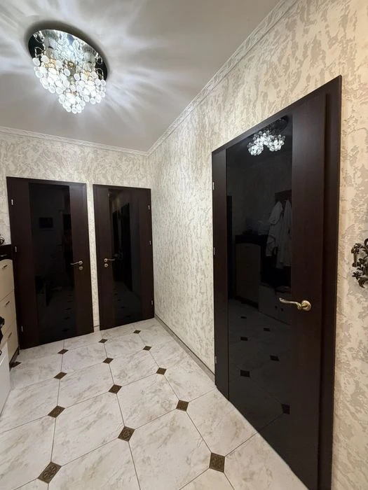 Продам 3хкомн и кухня столовая