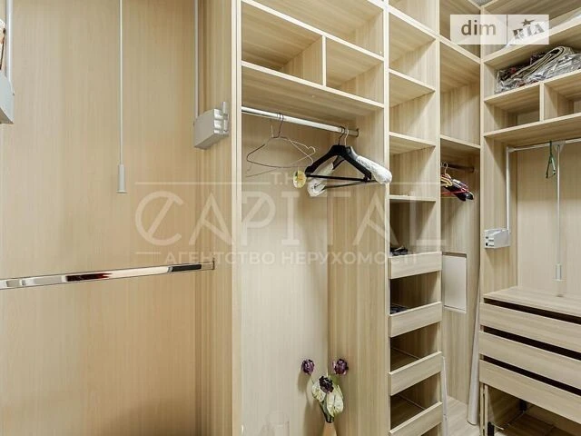 Sale of 3-room apartment 185 sq. m. on Vasylya Tyutyunnyka 37/1 •