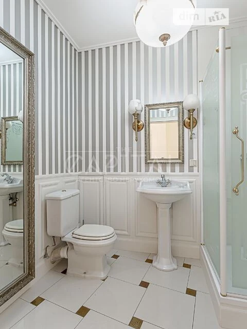 Sale of 3-room apartment 185 sq. m. on Vasylya Tyutyunnyka 37/1 •