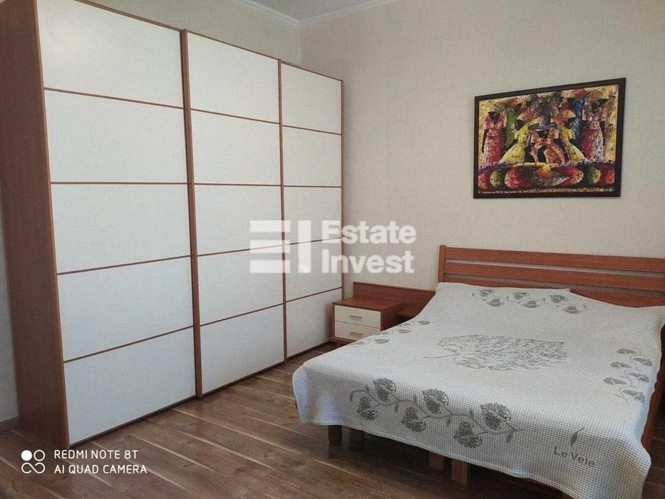 I will sell a 5-room apartment on Hirshmana Street, 17.