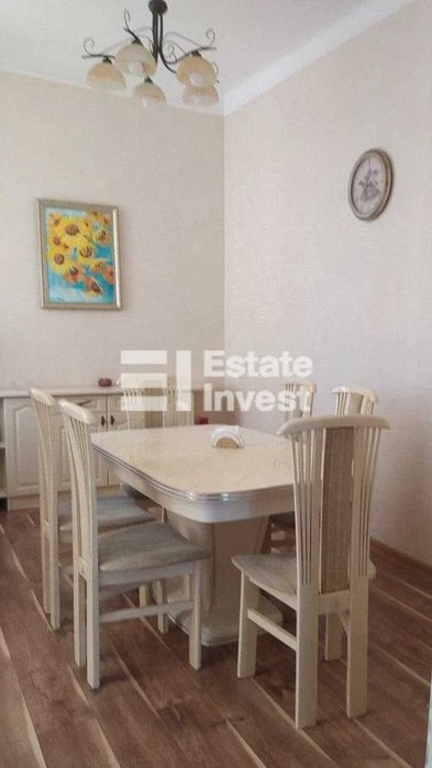 I will sell a 5-room apartment on Hirshmana Street, 17.