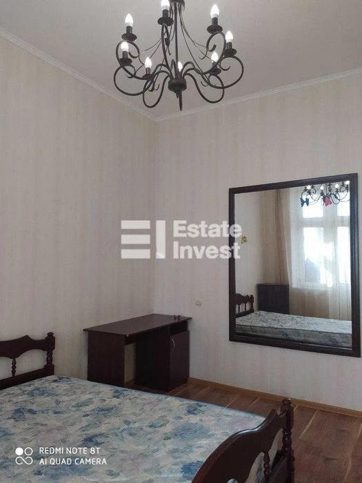 I will sell a 5-room apartment on Hirshmana Street, 17.