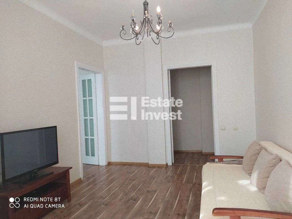 I will sell a 5-room apartment on Hirshmana Street, 17.