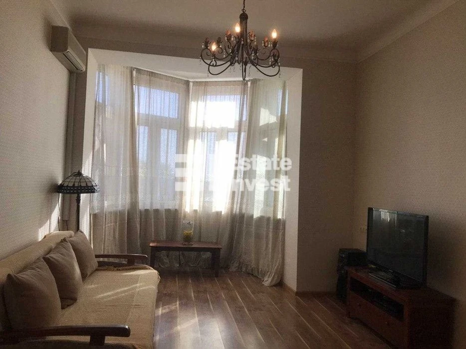 I will sell a 5-room apartment on Hirshmana Street, 17.