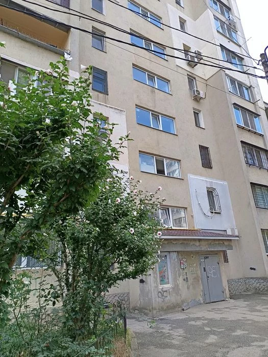 Продам 2 квартиру с кухней - студией 27 метров, две лоджии,