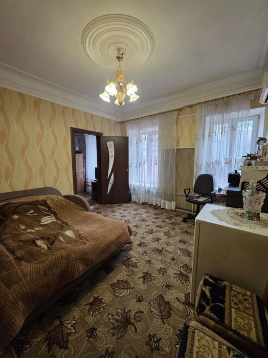 Продам 2 ком.Лазарева 53.Можно по  сертификату