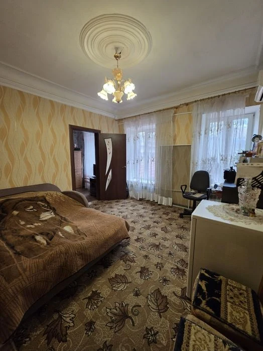 Продам 2 ком.Лазарева 53.Можно по  сертификату