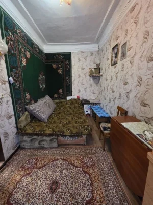Продам 2 ком.Лазарева 53.Можно по  сертификату